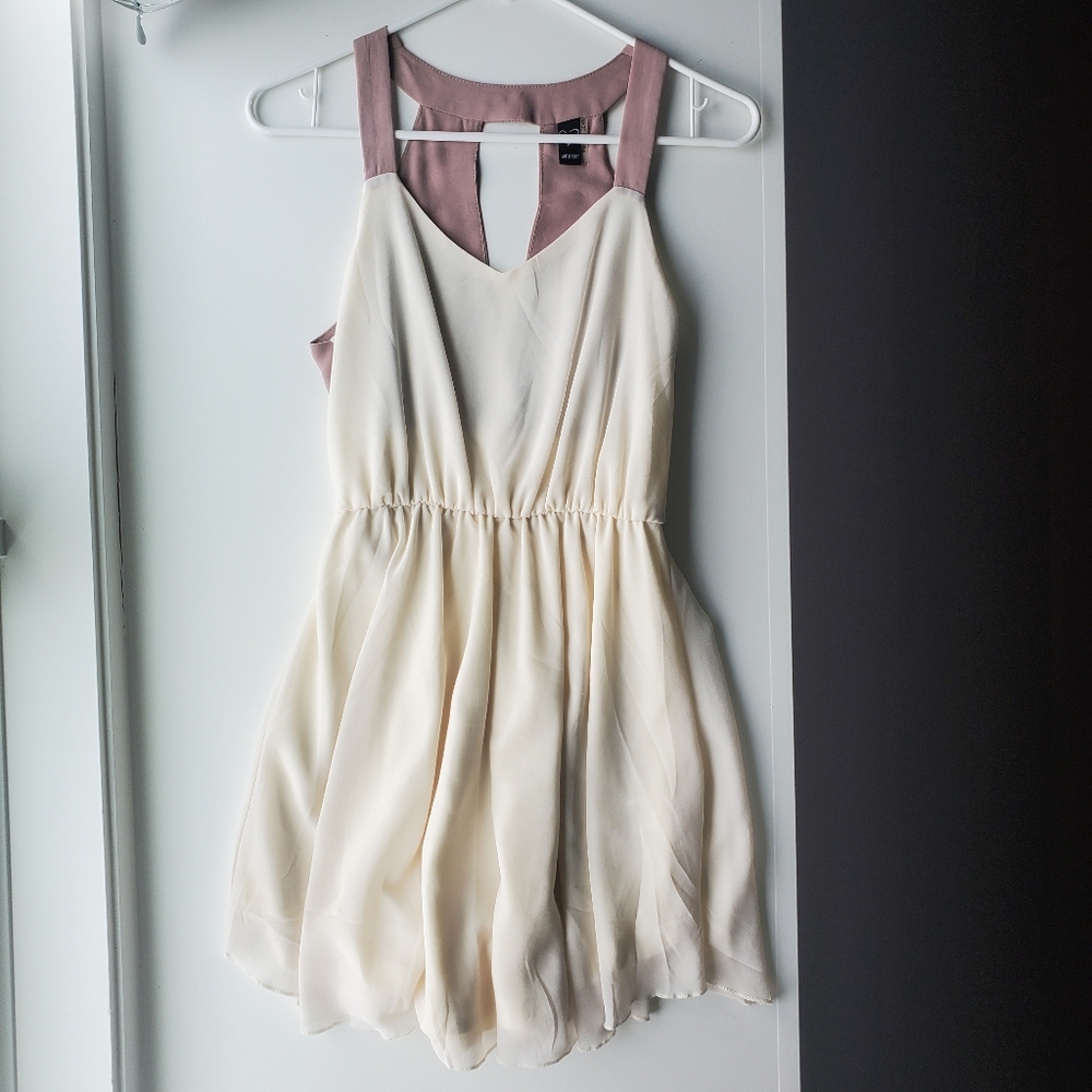 windsor cream dress with mauve back